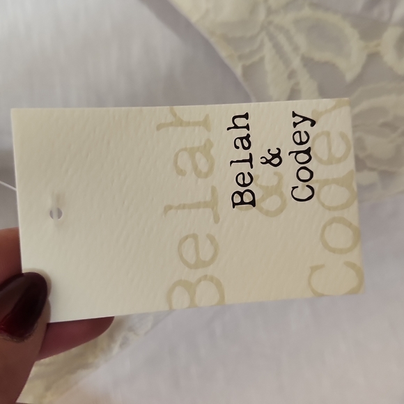 Belah & Codey nwt white shark bite Tunic Top size large - Picture 2 of 6